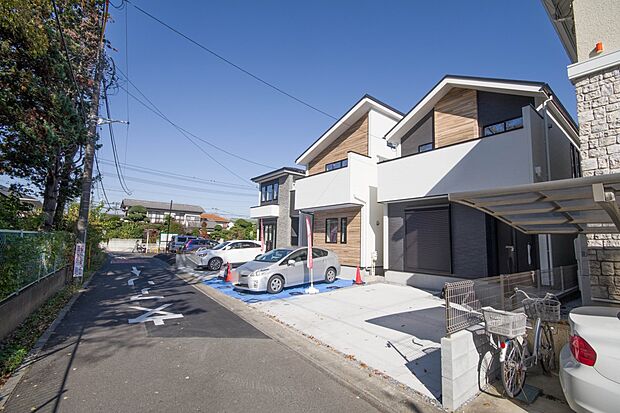 前面道路でお車を駐車するのも楽々。