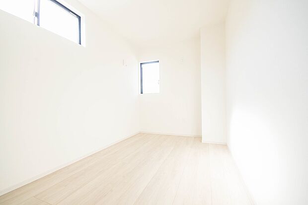 各部屋を最大限に広く使って頂ける様、全居住スペースに収納付。プライベートルームはゆったりと快適に。