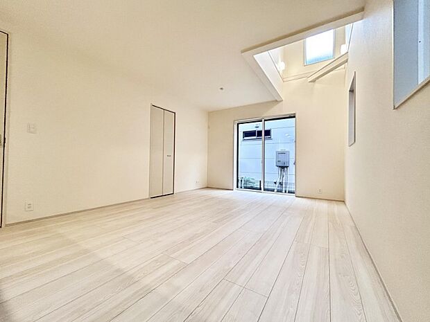 陽だまりのある光彩豊かなリビングは、何よりも快適で心休まる時間を過ごせます。