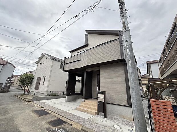 太陽に愛された邸は、陽当り・通風に優れた魅力的で快適さを追求した新築戸建でした。ここに住むからこそ意味がある。そんな特別感に浸りながら、毎日をお過ごしして欲しいです。