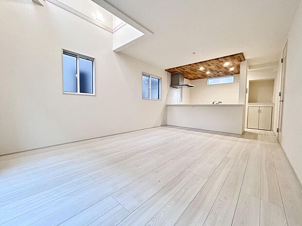 うららかな陽射しがどのお部屋にも降り注ぎますように、快適さを追求した間取設計。得難い立地環境での生活を恵みの豊かな永住の地へと変えてくれます。