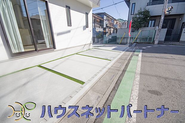 通勤や家族の送迎など、毎日の生活にマイカーが欠かせない方にとって駐車場は大事な条件。敷地内にカースペースがあれば、お出かけやお買い物の際の搬入出もらくらくです。