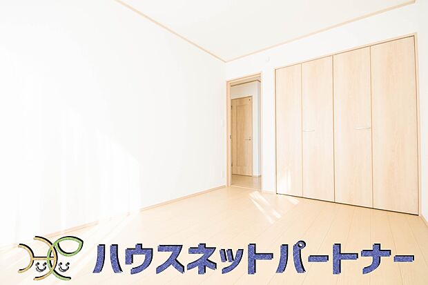 陽光が降り注ぐ明るく開放的な空間が魅力的。