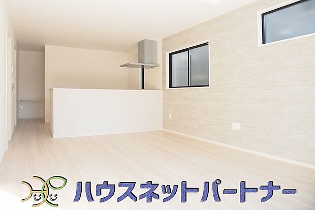 明るく開放的なダイニング。家族とのコミュニケーションが取りやすく、みんなの笑顔が溢れます