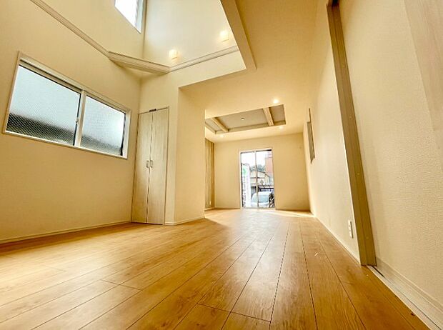 うららかな陽射しがどのお部屋にも降り注ぎますように、快適さを追求した間取設計。得難い立地環境での生活を恵みの豊かな永住の地へと変えてくれます。