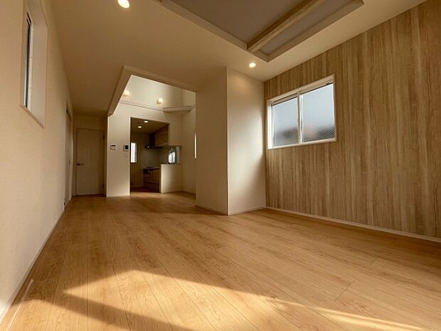 明るく開放的なダイニング。家族とのコミュニケーションが取りやすく、みんなの笑顔が溢れます