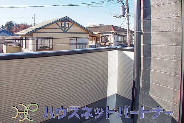 朝の澄んだ空気や、夕方に吹く清々しい風を五感で感じられるバルコニー。住まいの中で屋外にあって、本当の自然を感じられるスペースです。