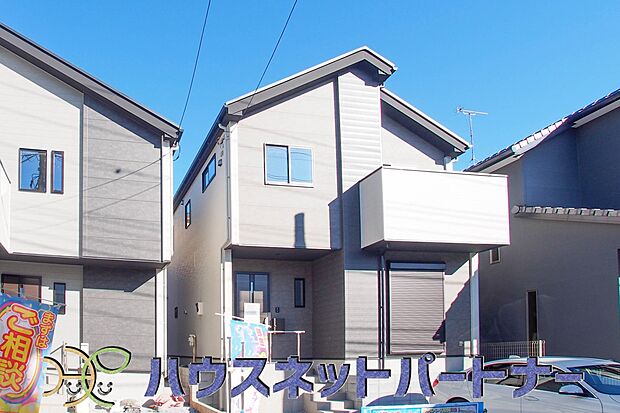 カースペース2台可。敷地内に駐車スペースが2台分確保されています。通勤、お出かけ、ショッピングなど、家族で出かける際の足となる車。状況に応じて使い分けたい、そんな方におすすめです。