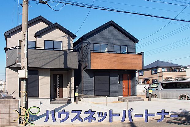 街に溶け合う美しい景観と、採光や風通しを考えて設計された間取り。近隣の視線を考え調整した窓位置など、外観だけでなく、住まうご家族の心地よさを最優先しました。