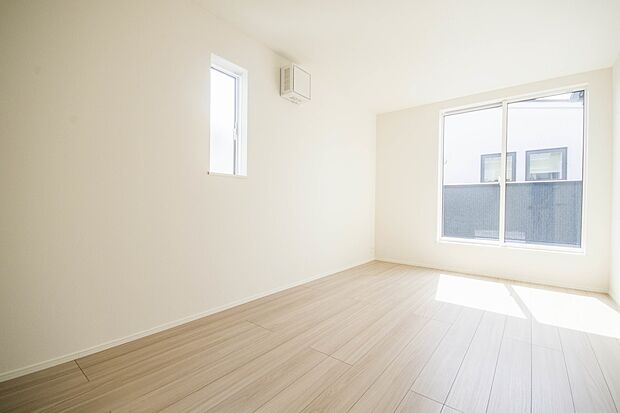 各部屋を最大限に広く使って頂ける様、全居住スペースに収納付。プライベートルームはゆったりと快適に。