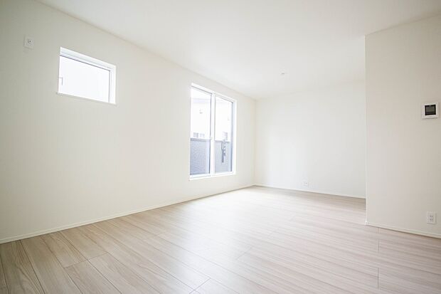 明るく開放的なダイニング。家族とのコミュニケーションが取りやすく、みんなの笑顔が溢れます