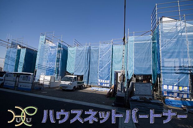 街に溶け合う美しい景観と、採光や風通しを考えて設計された間取り。近隣の視線を考え調整した窓位置など、外観だけでなく、住まうご家族の心地よさを最優先しました。