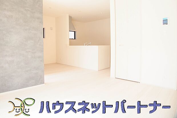 明るく開放的なダイニング。家族とのコミュニケーションが取りやすく、みんなの笑顔が溢れます