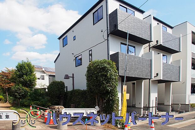 ビルトインガレージは、雨に濡れない。激しい雨の日に買い物から帰ってきたときなど、荷物も自分も濡れずに家の中に入れることは、奥さまにとってもうれしいはず。