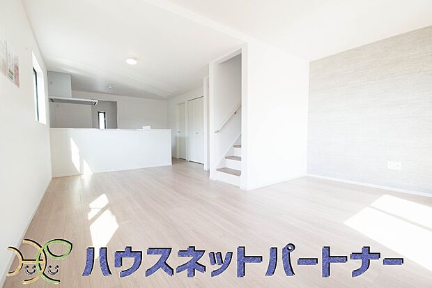 インテリアショップで見掛けた「あの家具」も置ける、ゆったりとした空間。時に広さが上質な寛ぎの時間になる事も。