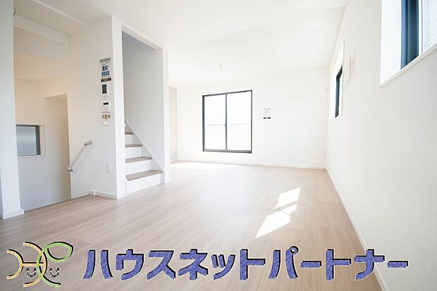 うららかな陽射しがどのお部屋にも降り注ぎますように、快適さを追求した間取設計。得難い立地環境での生活を恵みの豊かな永住の地へと変えてくれます。