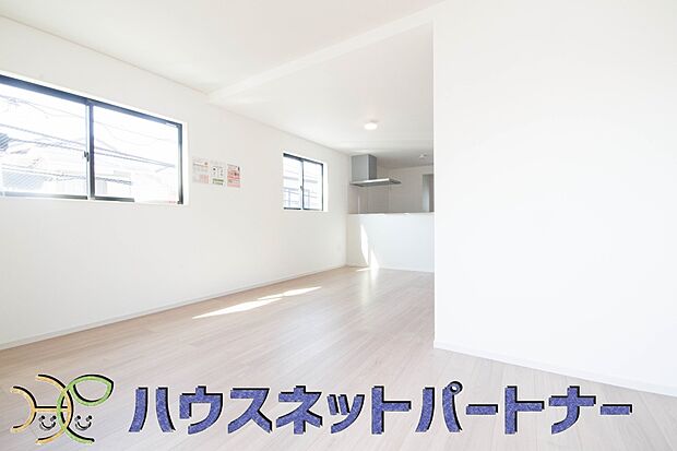 明るく開放的なダイニング。家族とのコミュニケーションが取りやすく、みんなの笑顔が溢れます。
