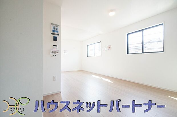 明るく開放的なダイニング。家族とのコミュニケーションが取りやすく、みんなの笑顔が溢れます