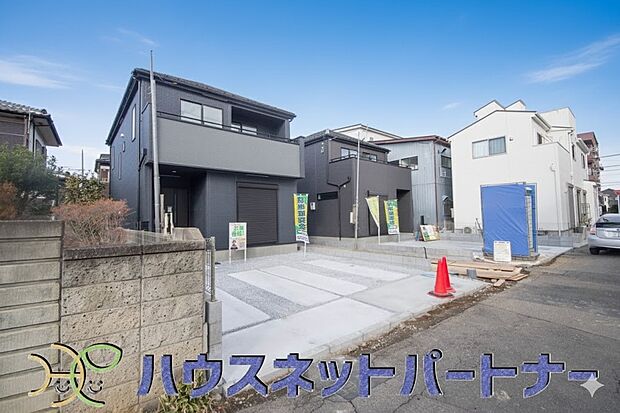 街に溶け合う美しい景観と、採光や風通しを考えて設計された間取り。近隣の視線を考え調整した窓位置など、外観だけでなく、住まうご家族の心地よさを最優先しました。