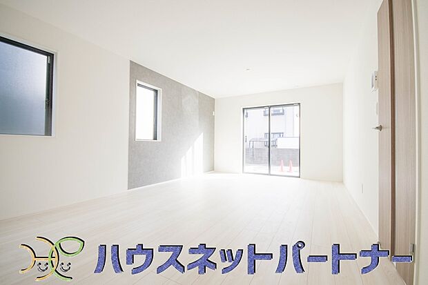 明るく開放的なダイニング。家族とのコミュニケーションが取りやすく、みんなの笑顔が溢れます