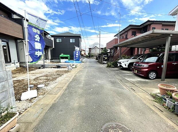 前面道路でお車を駐車するのも楽々。