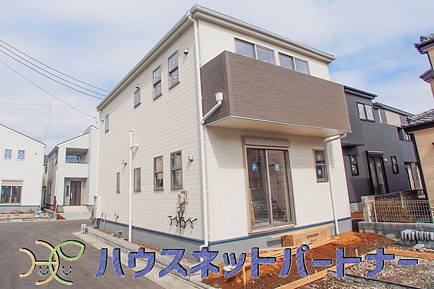 前面道路でお車を駐車するのも楽々。