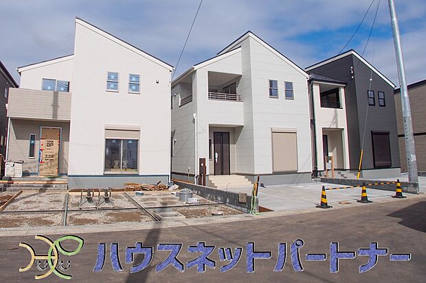 前面道路の日当たりの良い明るいお家。