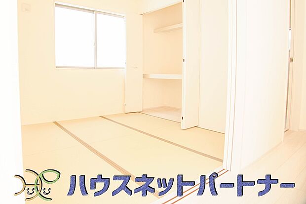 意外と場所をとるアイロンがけや、洗濯物をたたむときにも広々と使うことができ、ちょっと一休みしたい時、すぐに横になれることも魅力ですよね。また、来客時に客間や宿泊部屋として活用できます。