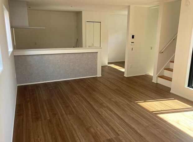 通風・採光に優れ、心地よい光と風が溢れています。 贅沢で豊かな居住性と、プライドを満たすクオリティが見事に調和した住空間。新築ならではの快適なひとときをご体感頂ける筈です。