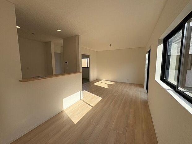 うららかな陽射しがどのお部屋にも降り注ぎますように、快適さを追求した間取設計。得難い立地環境での生活を恵みの豊かな永住の地へと変えてくれます。