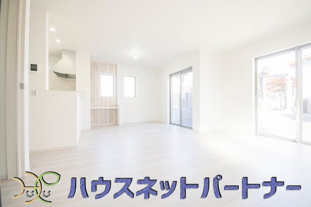 通風・採光に優れ、心地よい光と風が溢れています。 贅沢で豊かな居住性と、プライドを満たすクオリティが見事に調和した住空間。新築ならではの快適なひとときをご体感頂ける筈です。