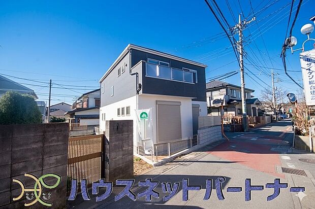 前面道路でお車を駐車するのも楽々。