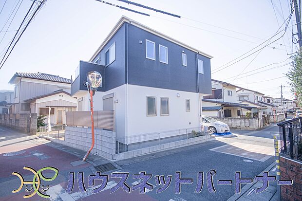 前面道路でお車を駐車するのも楽々。