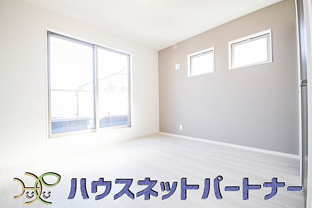 各部屋を最大限に広く使って頂ける様、全居住スペースに収納付。プライベートルームはゆったりと快適に。