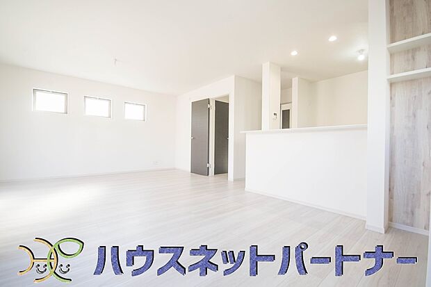 明るく開放的なダイニング。家族とのコミュニケーションが取りやすく、みんなの笑顔が溢れます