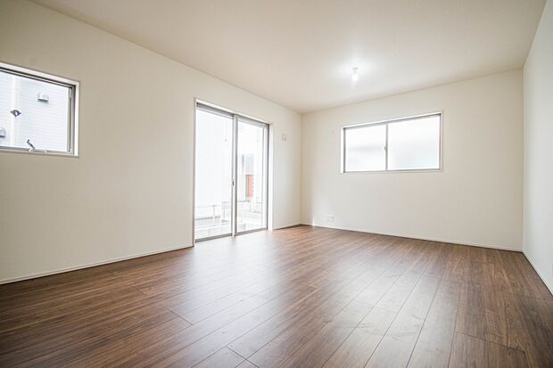 明るく開放的なダイニング。家族とのコミュニケーションが取りやすく、みんなの笑顔が溢れます