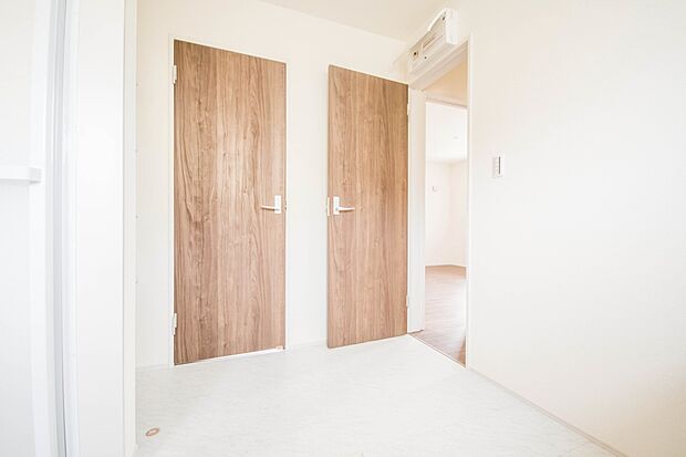 毎日使う洗濯機。しっかりと奥行きのある置き場が確保されています。