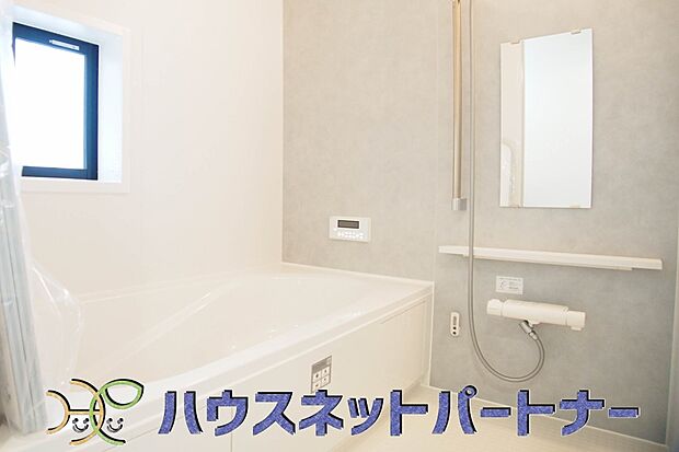 清潔を基調とした浴室は家族と一緒にお風呂に入れる広さです。楽しく癒しの一時を・・。