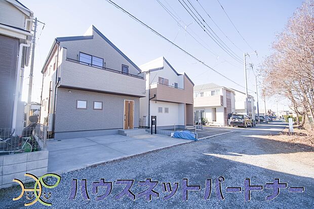 前面道路の日当たりの良い明るいお家。