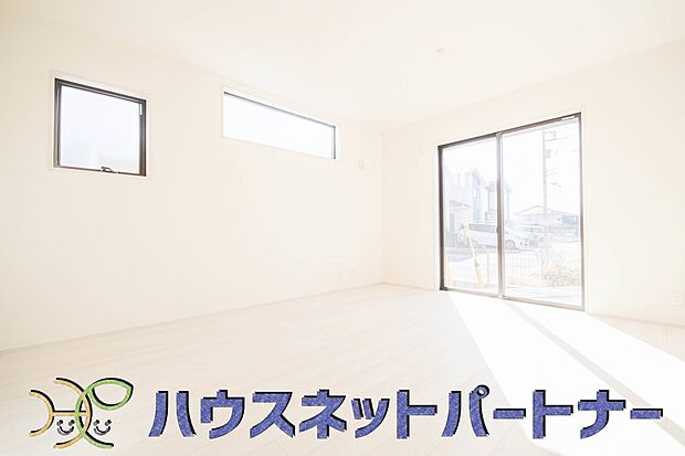 明るく開放的なダイニング。家族とのコミュニケーションが取りやすく、みんなの笑顔が溢れます