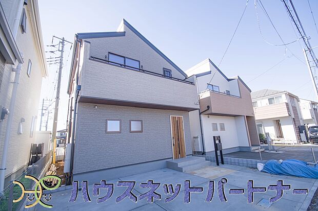 街に溶け合う美しい景観と、採光や風通しを考えて設計された間取り。近隣の視線を考え調整した窓位置など、外観だけでなく、住まうご家族の心地よさを最優先しました。