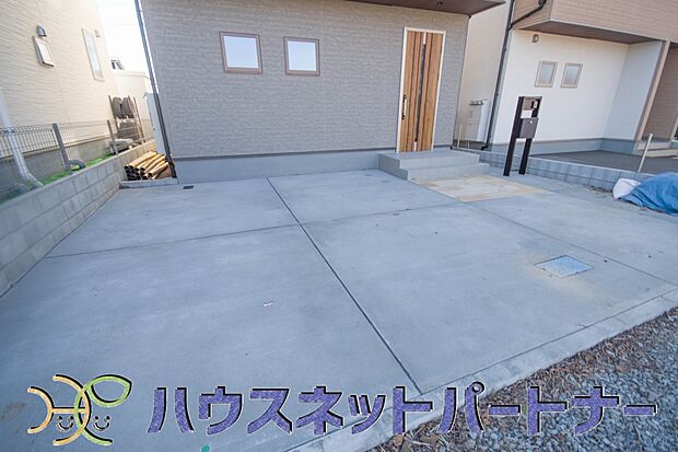 通勤や家族の送迎など、毎日の生活にマイカーが欠かせない方にとって駐車場は大事な条件。敷地内にカースペースがあれば、お出かけやお買い物の際の搬入出もらくらくです。