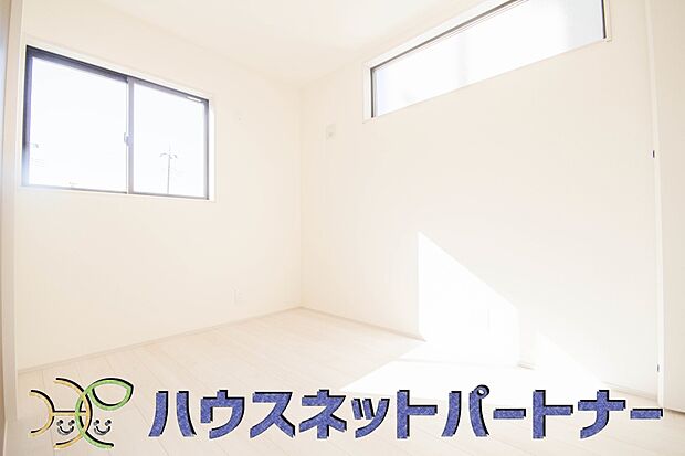 各部屋を最大限に広く使って頂ける様、全居住スペースに収納付。プライベートルームはゆったりと快適に。