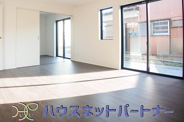 うららかな陽射しがどのお部屋にも降り注ぎますように、快適さを追求した間取設計。得難い立地環境での生活を恵みの豊かな永住の地へと変えてくれます。