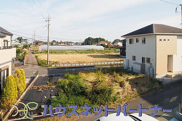 周辺は高い建物が無く、解放感が感じられます。