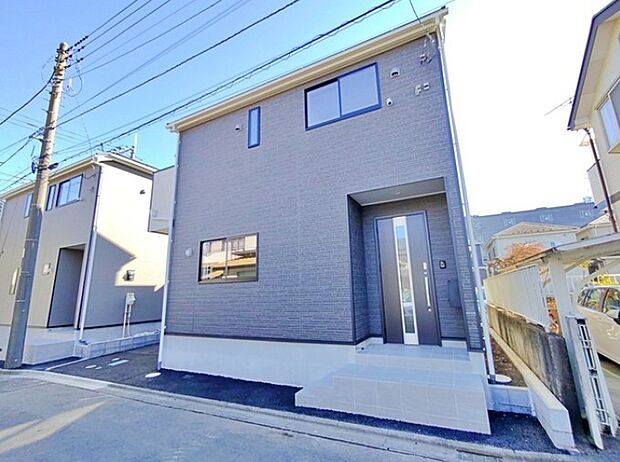 玄関はおうちの顔と言われます。玄関アプローチは、外観デザインの印象を左右します。ご家族の個性を出しながら、素敵な玄関でお客様をお迎えしてください。