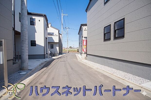 前面道路でお車を駐車するのも楽々。