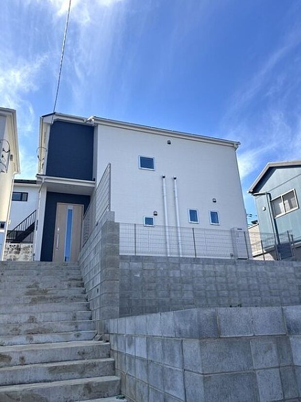 豊かで快適な暮らしを。ここから始まる「日常」はご家族にとってかけがえのない時間となります。少しでも豊かに、快適に。そんな想いから本邸宅は生まれました。