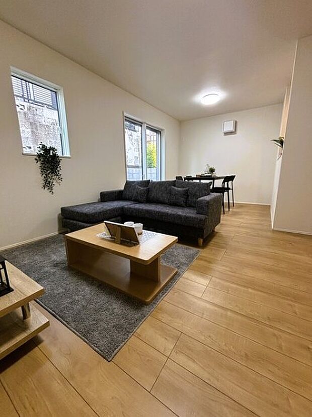 明るく開放的なダイニング。家族とのコミュニケーションが取りやすく、みんなの笑顔が溢れます。