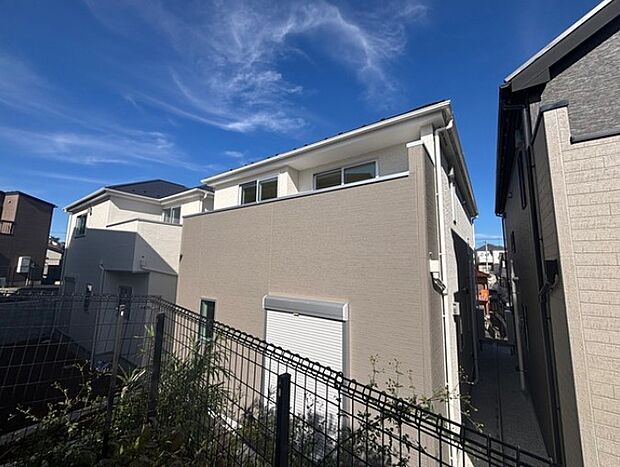 流行に左右されず、将来にわたって価値が継続する上質な佇まい。親しみやすさといった個性を演出してくれます。